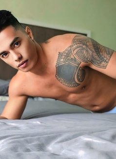 Rock Andrew - Male escort in Manila Photo 6 of 10