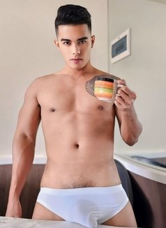 Rock Andrew - Male escort in Manila Photo 7 of 10