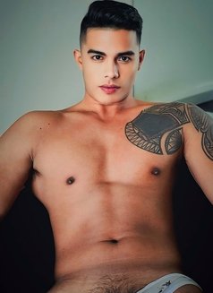 Rock Andrew - Male escort in Manila Photo 10 of 10