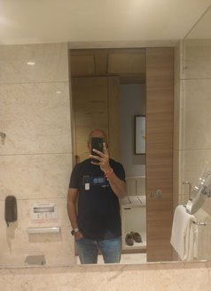 Dhruv69 - Acompañantes masculino in Thane Photo 3 of 5