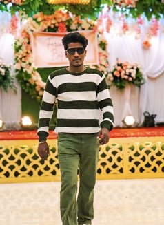 Rocking Rohit - Acompañantes masculino in Mumbai Photo 3 of 3