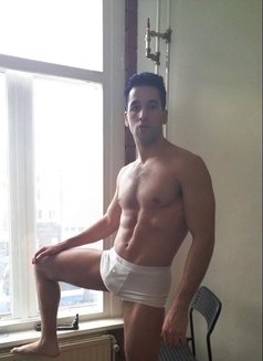 Rocko 22cm - Male escort in Dubai Photo 2 of 3