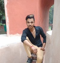 Rocky 7inch for All - Acompañantes masculino in New Delhi