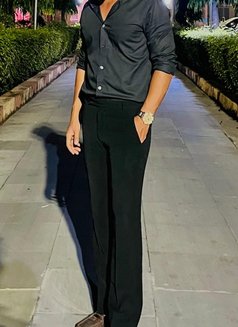 Rocky Bhai - Acompañantes masculino in Noida Photo 2 of 3