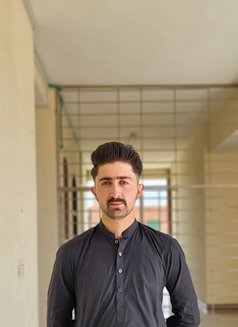 Rocky Handsome - Intérprete masculino de adultos in Peshāwar Photo 2 of 4