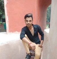 Rocky - Intérprete masculino de adultos in New Delhi