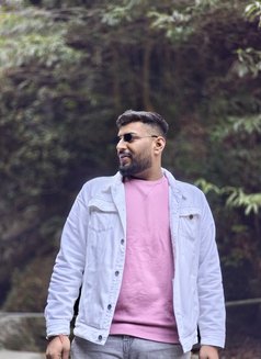 Rocky - Male escort in Noida Photo 5 of 9