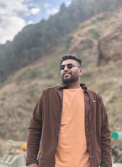 Rocky - Male escort in Noida Photo 7 of 9