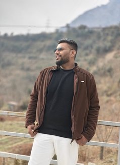 Rocky - Male escort in Noida Photo 8 of 9