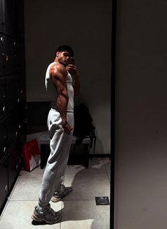 Rocy - Acompañantes masculino in Dubai Photo 1 of 13