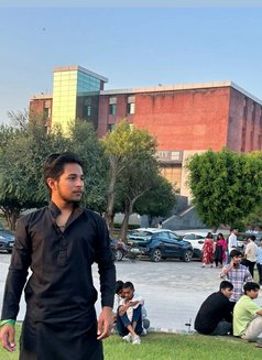 Rohan 5.7ft - Acompañantes masculino in Gurgaon Photo 2 of 3