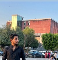 Rohan 5.7ft - Acompañantes masculino in Gurgaon