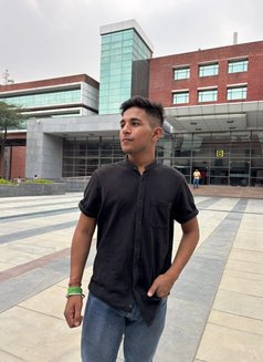 Rohan 5.7ft - Acompañantes masculino in Gurgaon Photo 3 of 3