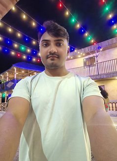 Rohan - Male escort in Mumbai Photo 2 of 4