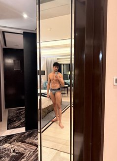 Rohan - Male escort in Mumbai Photo 1 of 2