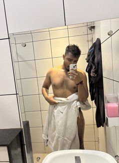 Rohan - Male escort in Mumbai Photo 4 of 6