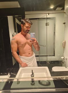 ROHAN - Acompañantes masculino in New Delhi Photo 5 of 5