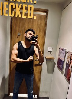 Rohan - Male escort in New Delhi Photo 4 of 5