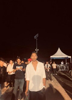 Rohen - Male escort in Noida Photo 1 of 6