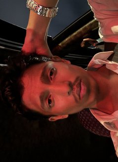 Rohen - Male escort in Noida Photo 4 of 6