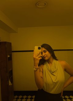 Rohini - escort in Kolkata Photo 2 of 6