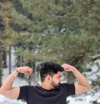 Rohit Gulia - Intérprete masculino de adultos in Gurgaon