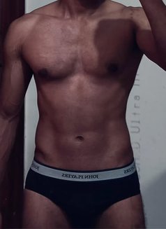 Rohith Kumar - Acompañantes masculino in Bangalore Photo 2 of 4
