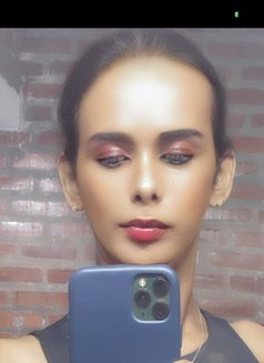 Roja cam service - Transsexual escort in Colombo Photo 23 of 29