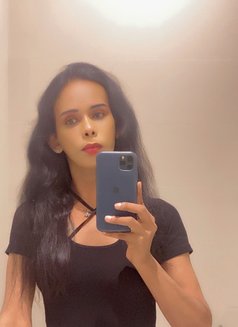 Roja cam service - Transsexual escort in Colombo Photo 24 of 29