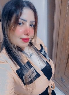 Lina - puta in Cairo Photo 5 of 9