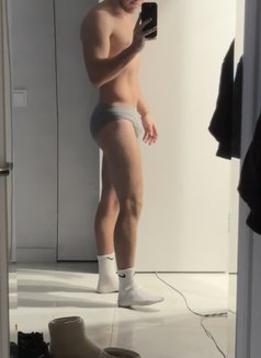 Roma Din - Male escort in Dubai Photo 3 of 8