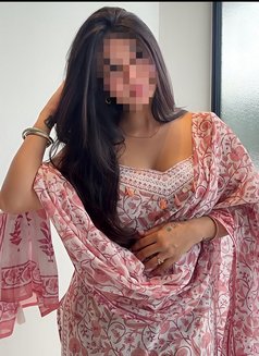 Roma Here Real Meet & Cam Show - escort in Hyderabad Photo 3 of 3