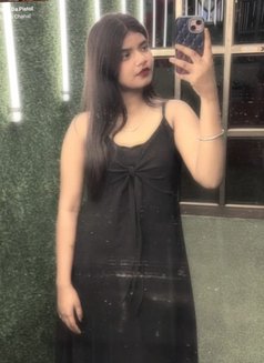 Roma Here Real Meet & Cam Show - escort in Hyderabad Photo 1 of 3
