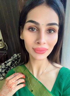 Roma’s - Acompañantes transexual in Pune Photo 3 of 3