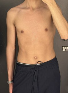 Roman Dxb - Acompañantes masculino in Dubai Photo 2 of 3