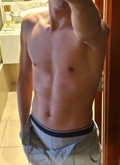 Roman Dxb - Acompañantes masculino in Dubai Photo 3 of 3
