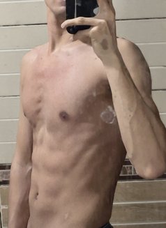 Roman Dxb - Male escort in Dubai Photo 5 of 9
