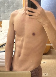 Roman Dxb - Male escort in Dubai Photo 1 of 9