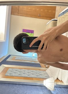 Roman Dxb - Male escort in Dubai Photo 3 of 9