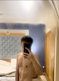 Roman Dxb - Male escort in Dubai Photo 8 of 9