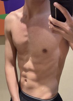 Roman Dxb - Male escort in Dubai Photo 7 of 8