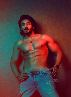 Roman Mallik - Male escort in Hyderabad Photo 3 of 9