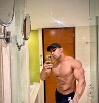 Roman Mallik - Acompañantes masculino in Bangalore Photo 1 of 10