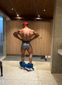 Roman Mallik - Acompañantes masculino in Bangalore Photo 2 of 10