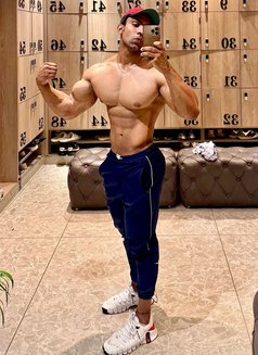 Roman Mallik - Acompañantes masculino in Bangalore Photo 4 of 10