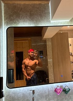 Roman Mallik - Acompañantes masculino in Bangalore Photo 6 of 10