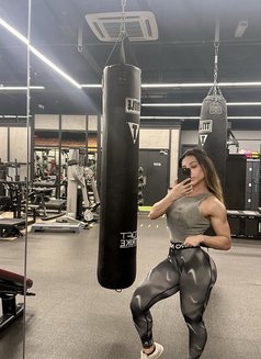 Romana - puta in Hong Kong Photo 9 of 12