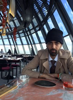 Romeo for Wife Couples and Ladies - Male escort in Nairobi Photo 7 of 10