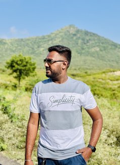 Romeo - Acompañantes masculino in Ahmedabad Photo 2 of 3