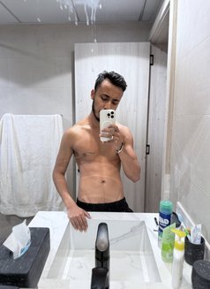 Romeo - Male escort in Dubai Photo 6 of 7